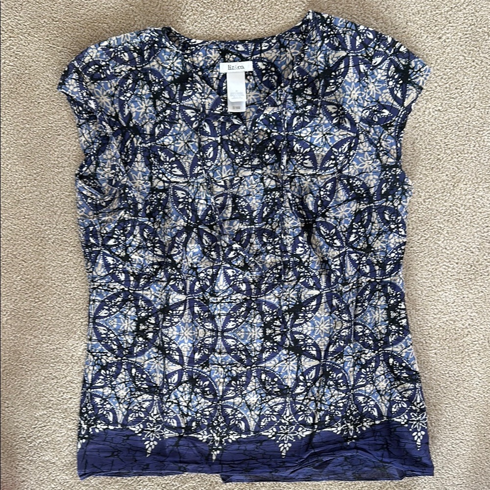 Liz & Co Blue Graphic Blouse with Short Sleeves